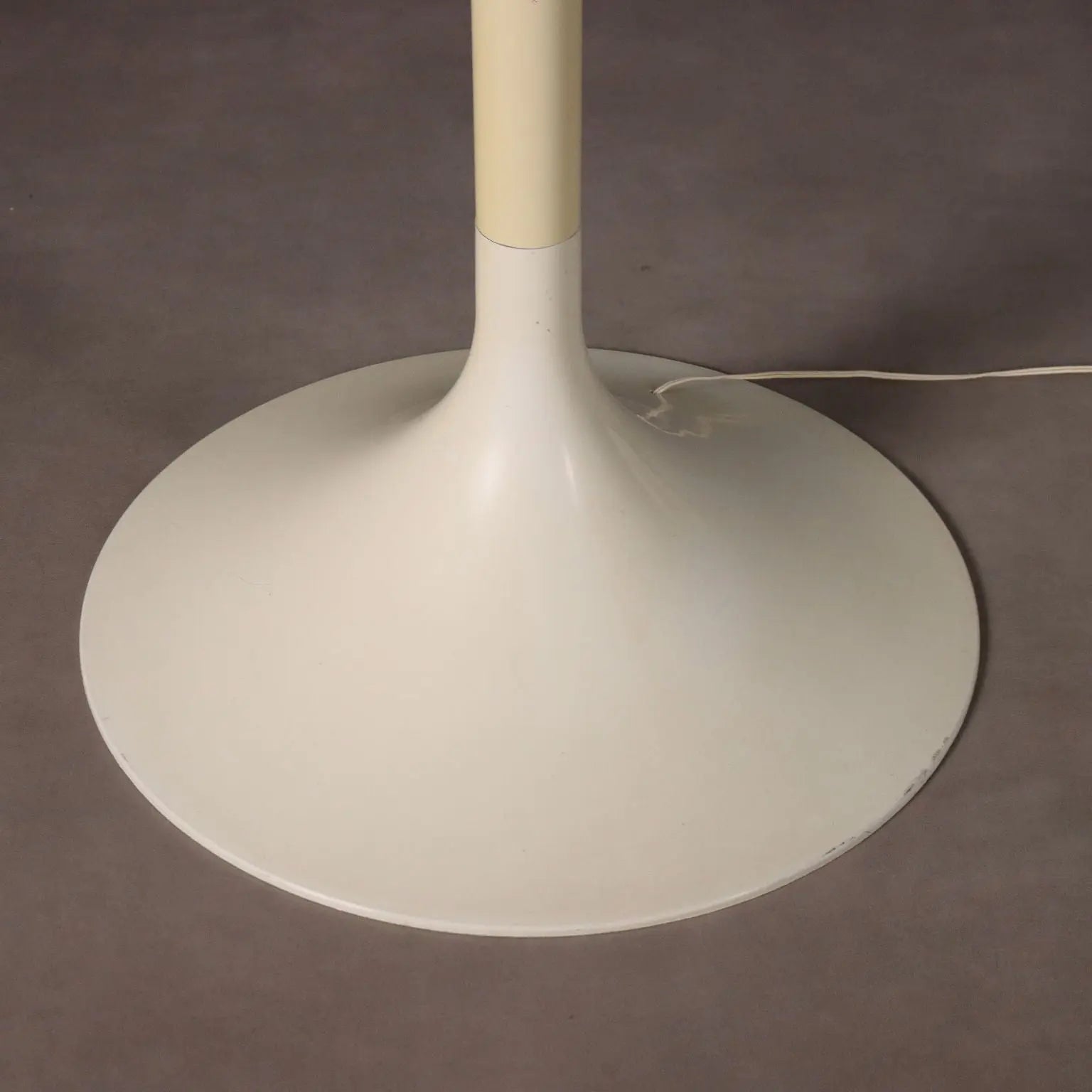 Kartell 4706 Lamp Vintage Design BBPR Plastic Italy 1970s | Modernism | Complements