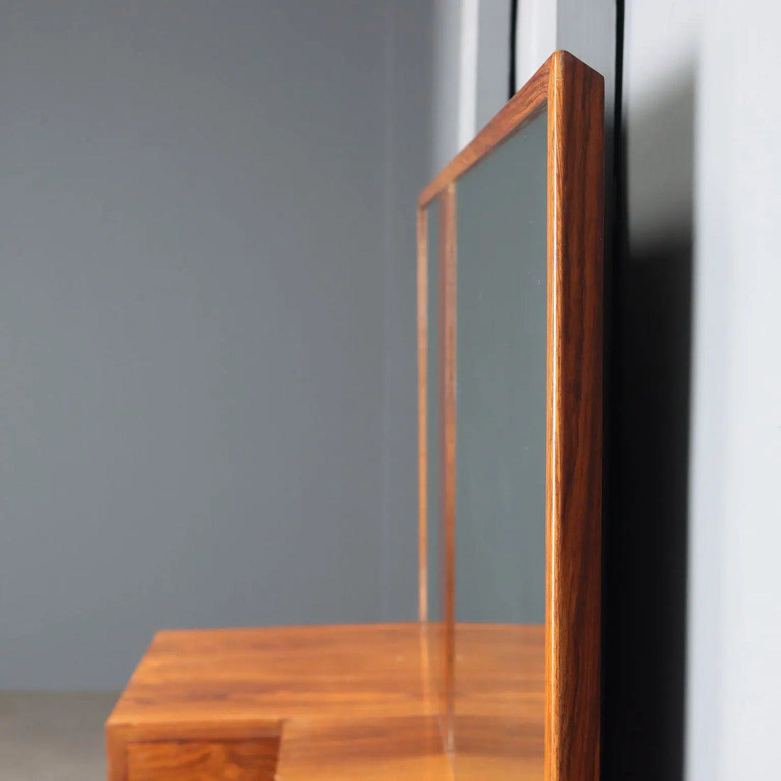 Vintage Dressing Table Exotic Wood Veneer Design Italy 1950s | Modernism | Complements