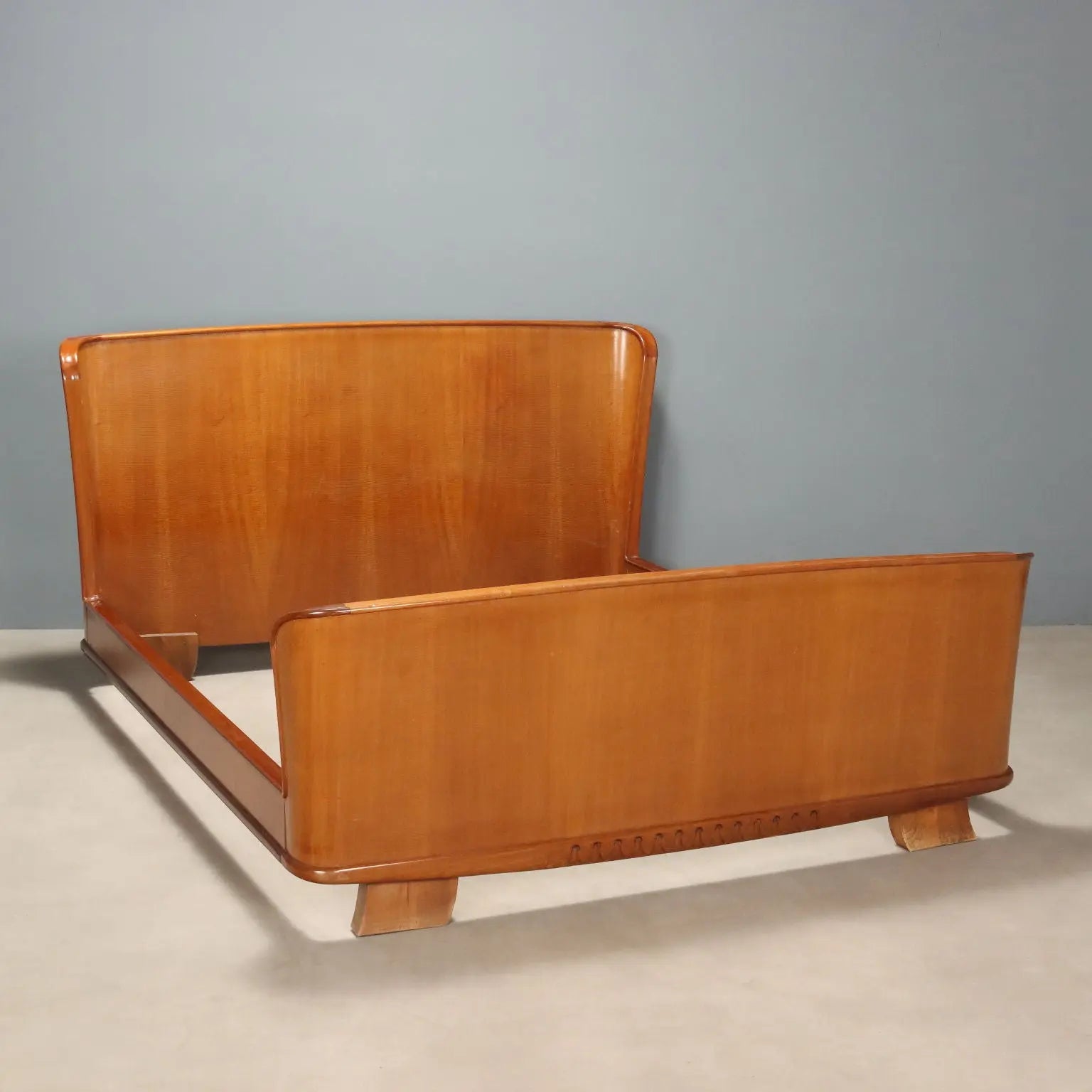 Vintage Double Bed Mahogany Veneer Design Italy 1950s | Modernism | Complements