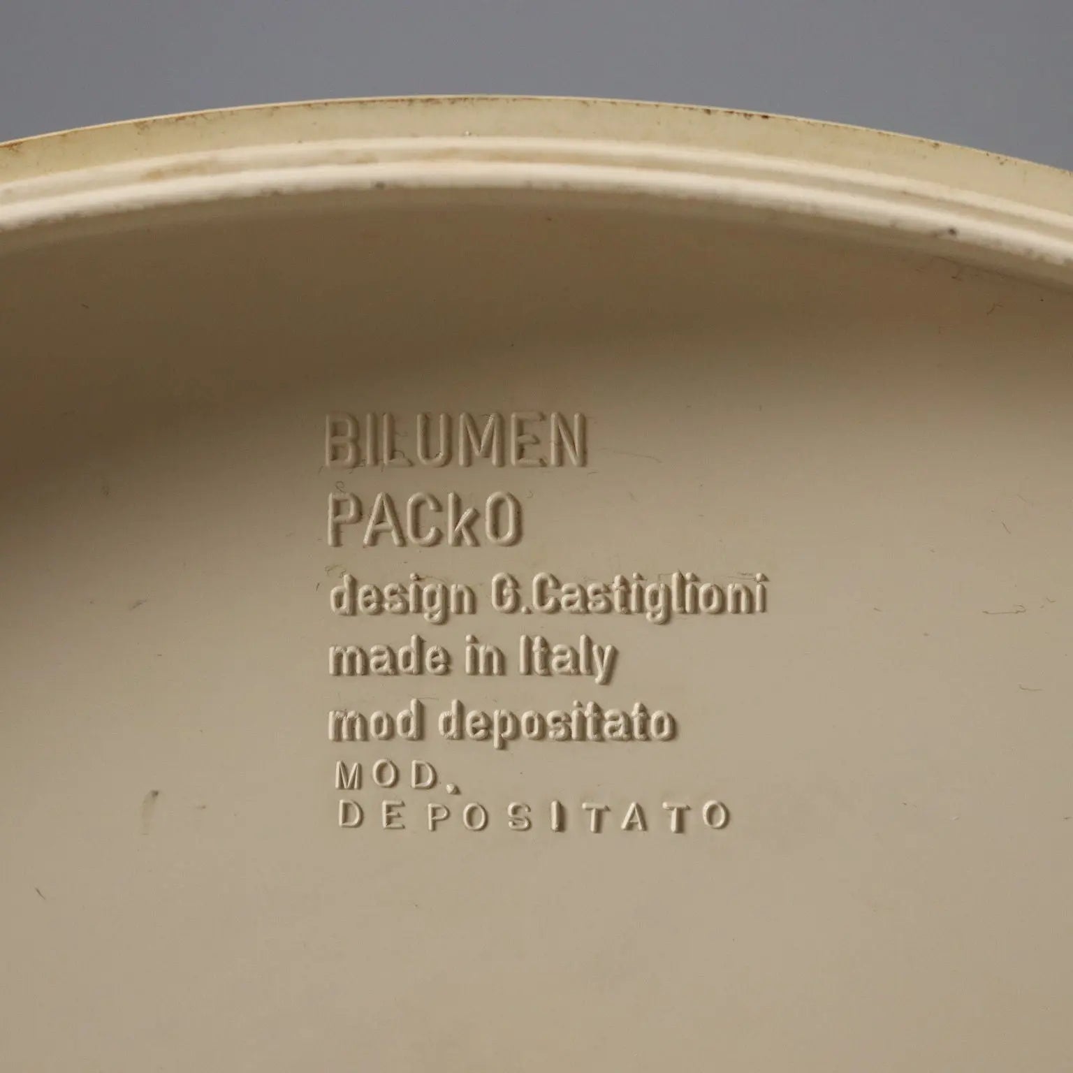 Bilumen Packo Container Vintage Plastic Design