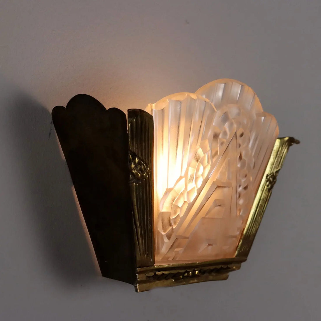 Vintage 1940s-50s Art Deco Wall Lamp Brass Glass Italy | Modernism | Lighting