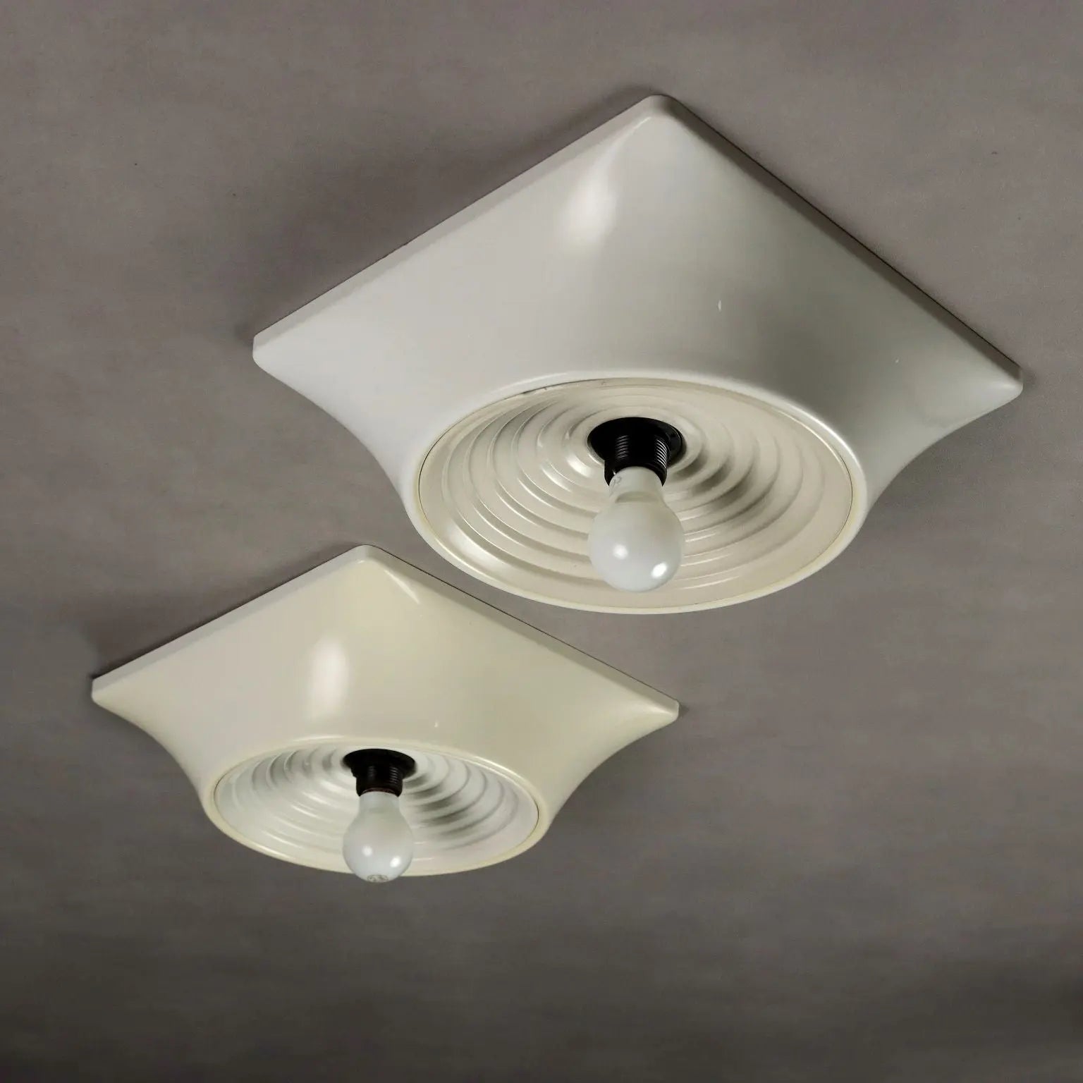 Vintage Stilnovo Lamps Lacquered Aluminium Studio Nizzoli Design | Modernism | Lighting