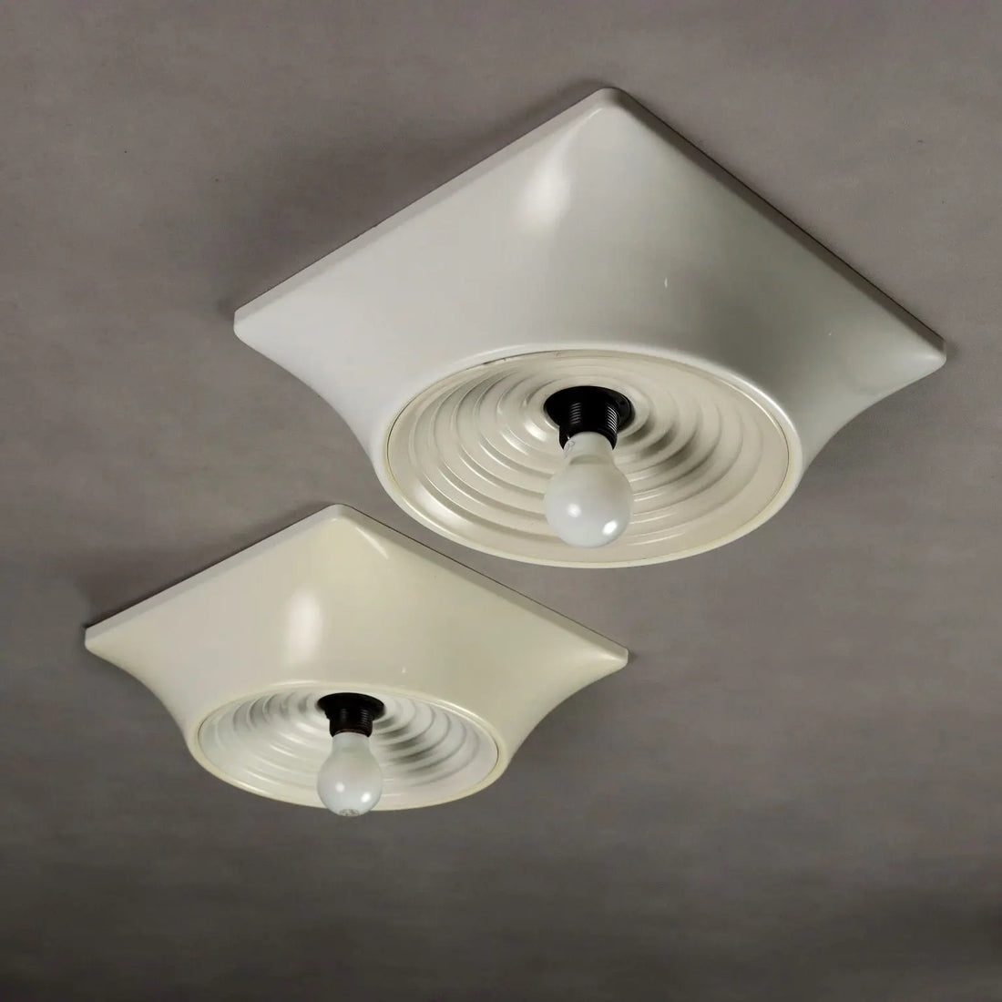 Vintage Stilnovo Lamps Lacquered Aluminium Studio Nizzoli Design | Modernism | Lighting
