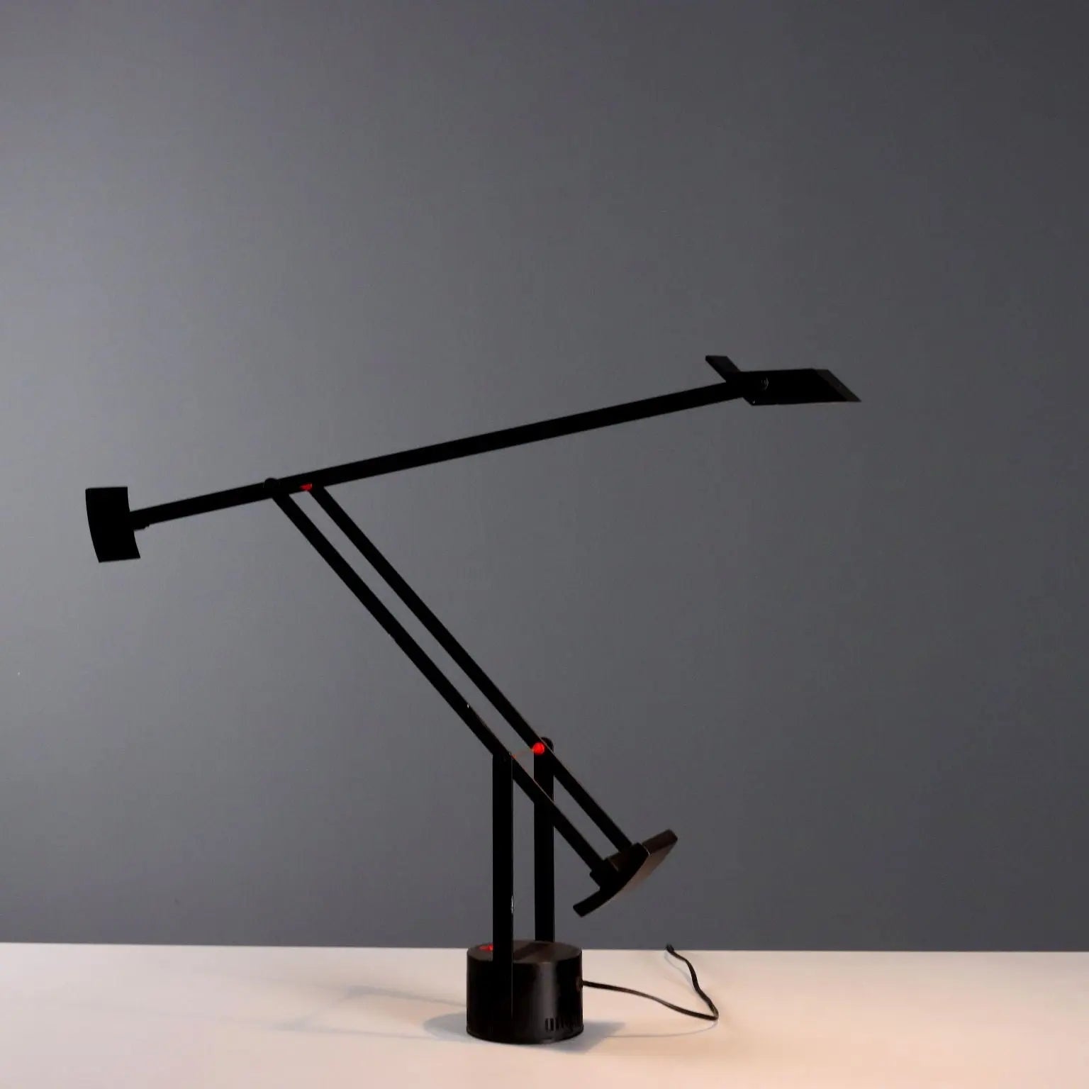 Artemide Tizio Lamp Vintage Design Richard Sapper 1980s - Design by Richard Sapper | Modernism  Lighting