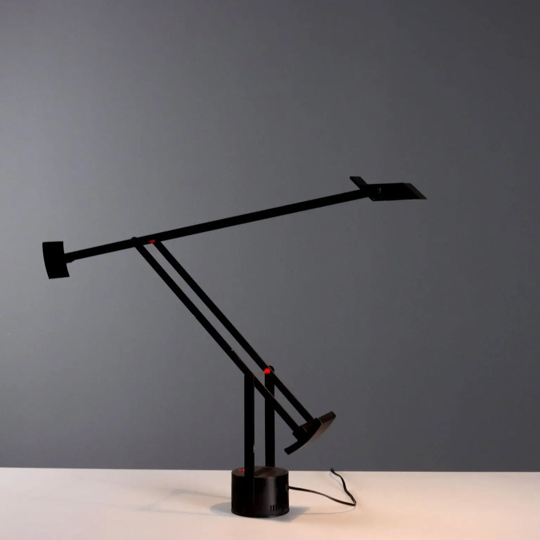 Artemide Tizio Lamp Vintage Design Richard Sapper 1980s - Design by Richard Sapper | Modernism  Lighting