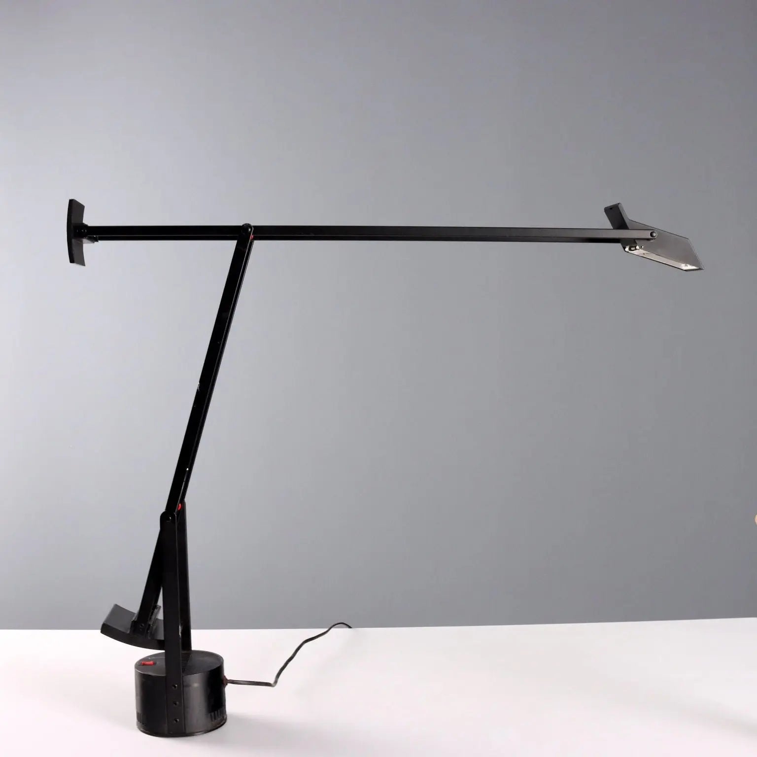 Artemide Tizio Lamp Vintage Design Richard Sapper 1980s - Design by Richard Sapper | Modernism  Lighting