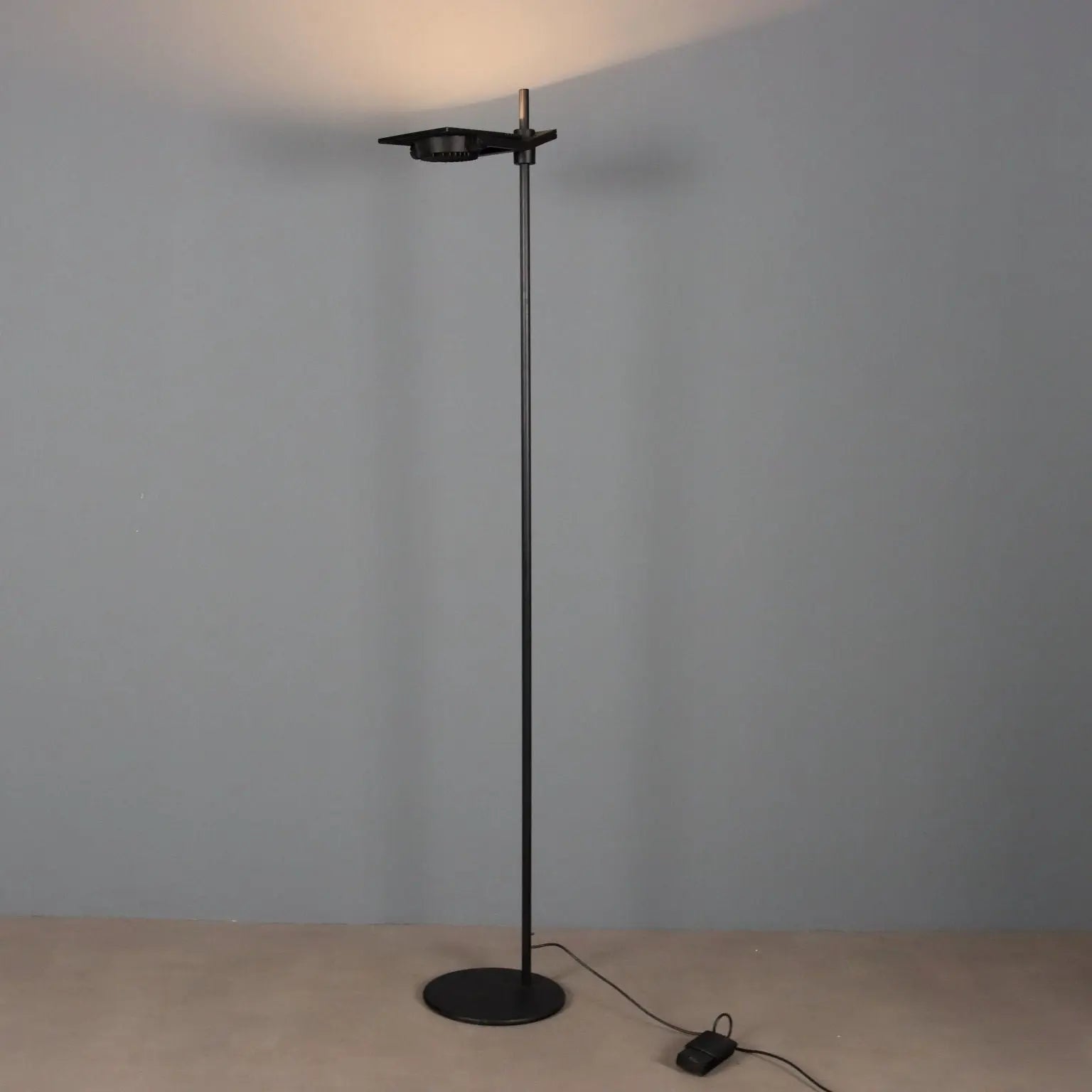 Vintage Floor Lamp Lacquered Metal Design Italy 1980s | Modernism | Lighting