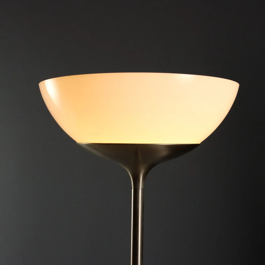 Aminta' Lamp by Artemide 1970s - Opaline Glass