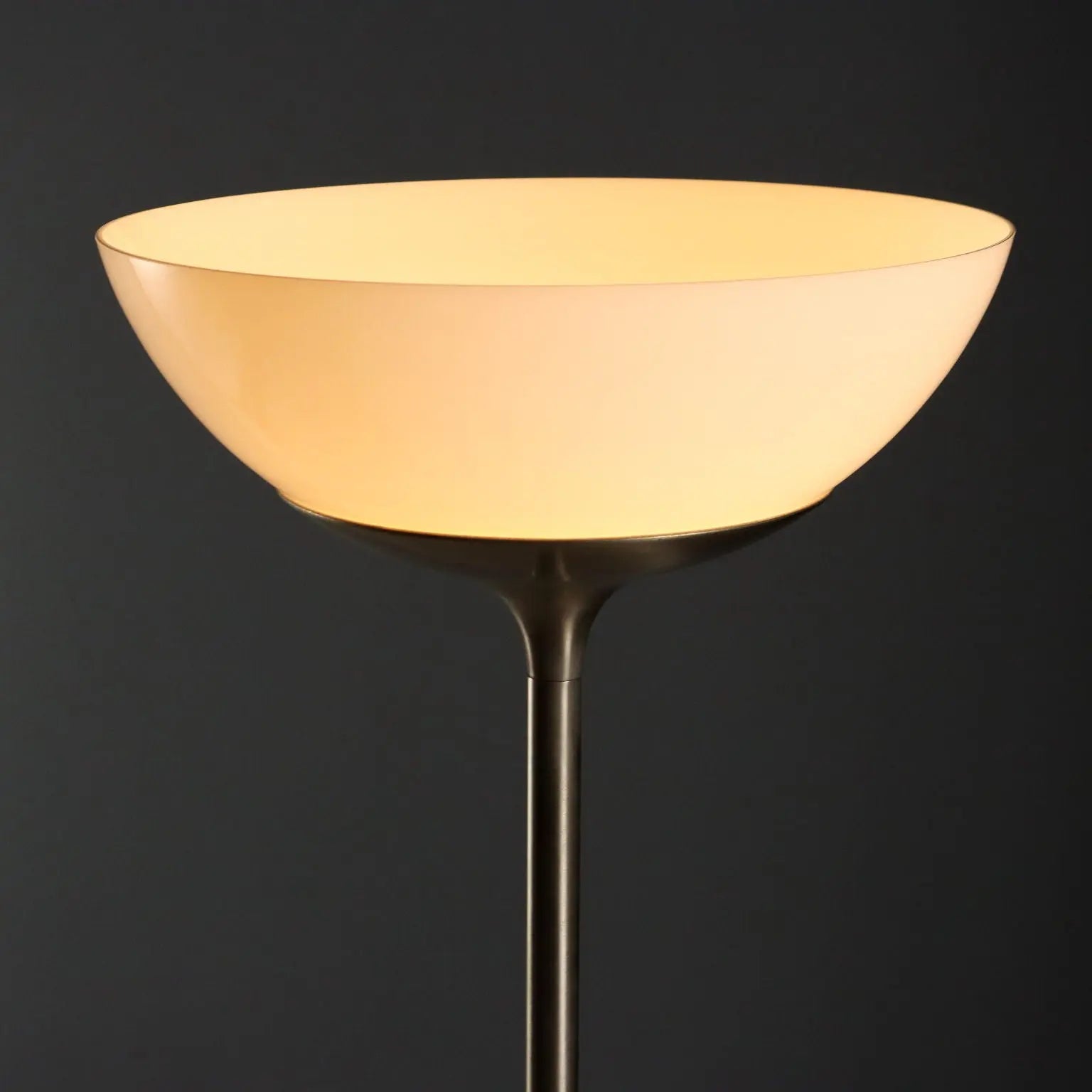 Aminta' Lamp by Artemide 1970s - Opaline Glass