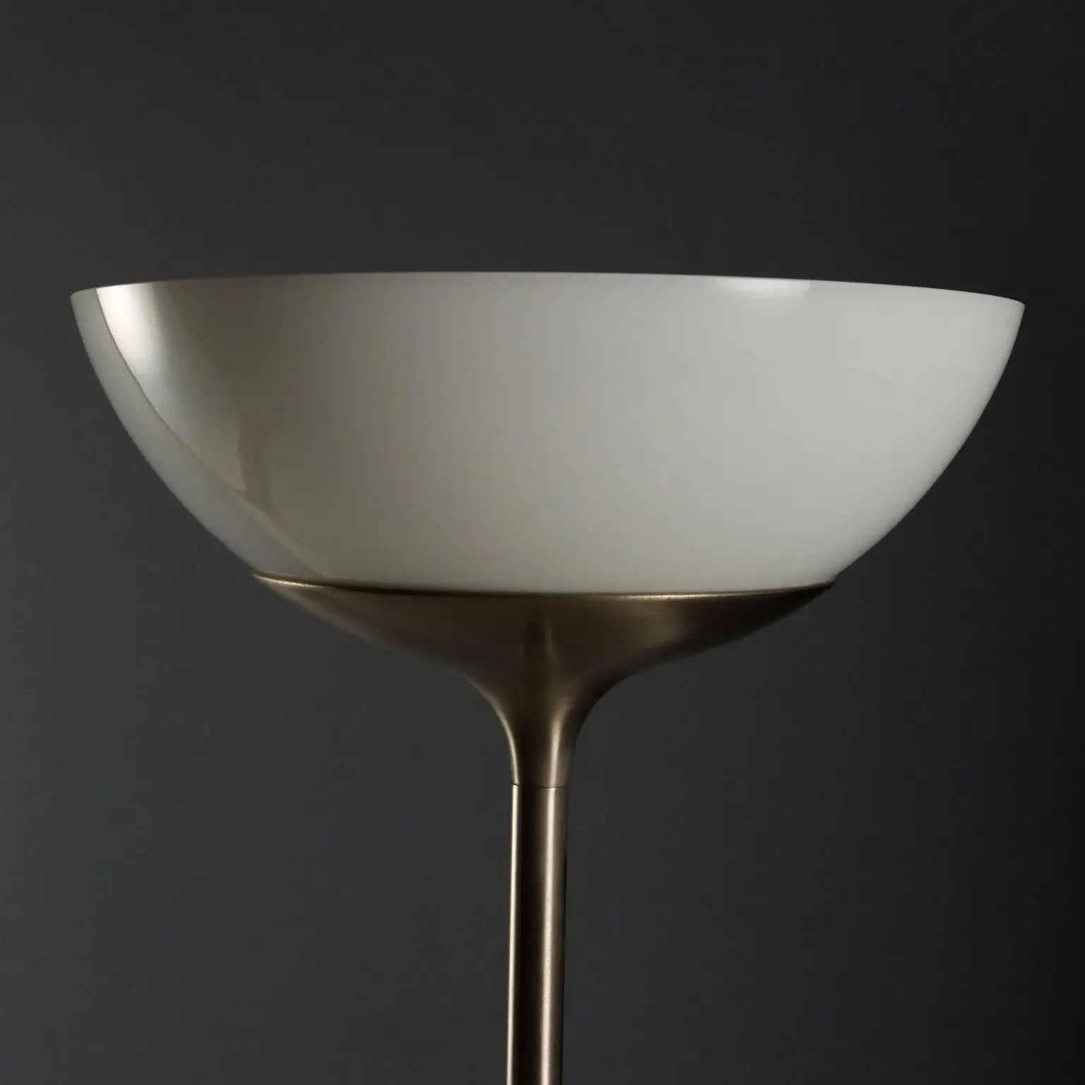 Aminta' Lamp by Artemide 1970s - Opaline Glass