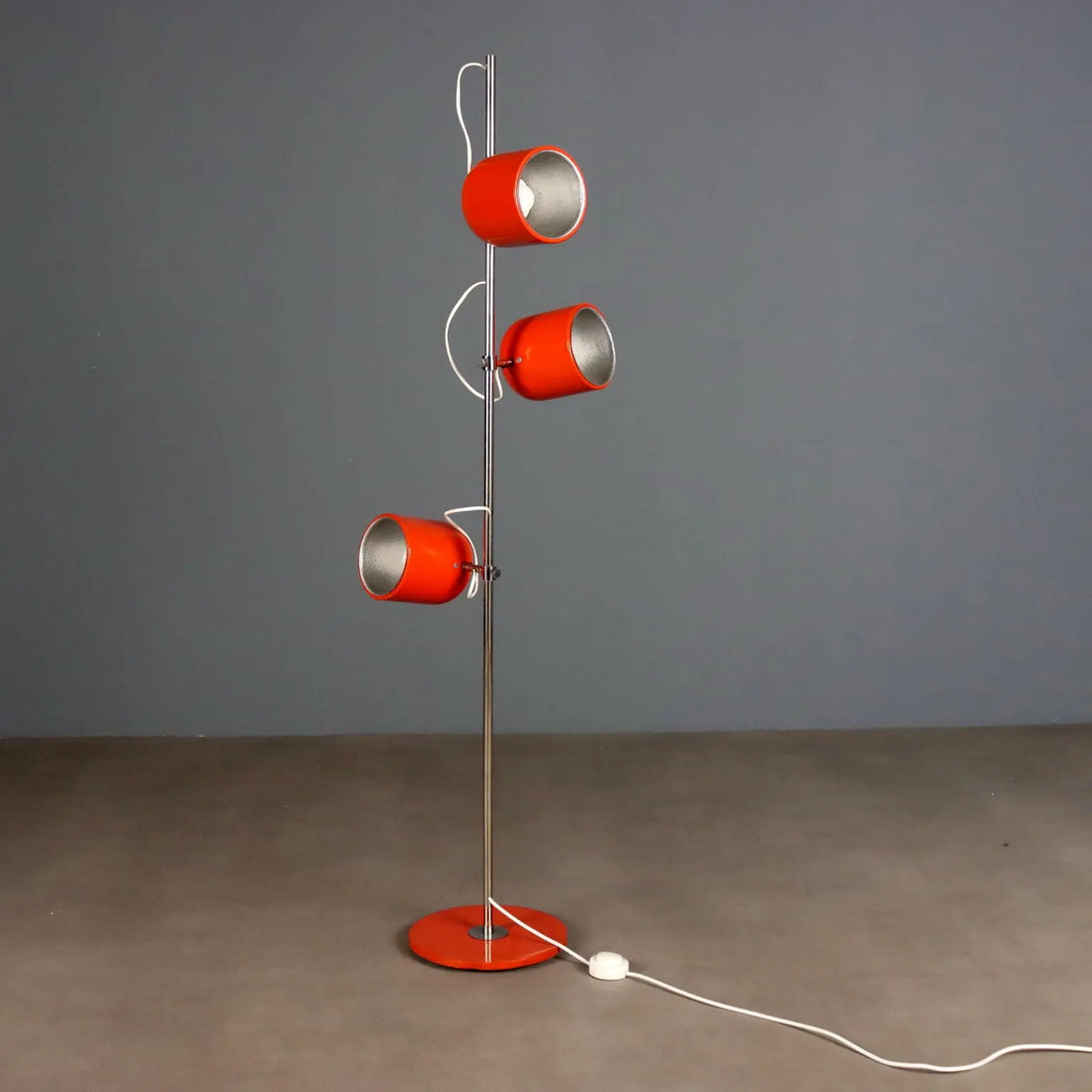 Vintage Floor Lamp Enamelled Metal Design Italy 1960s-1970s