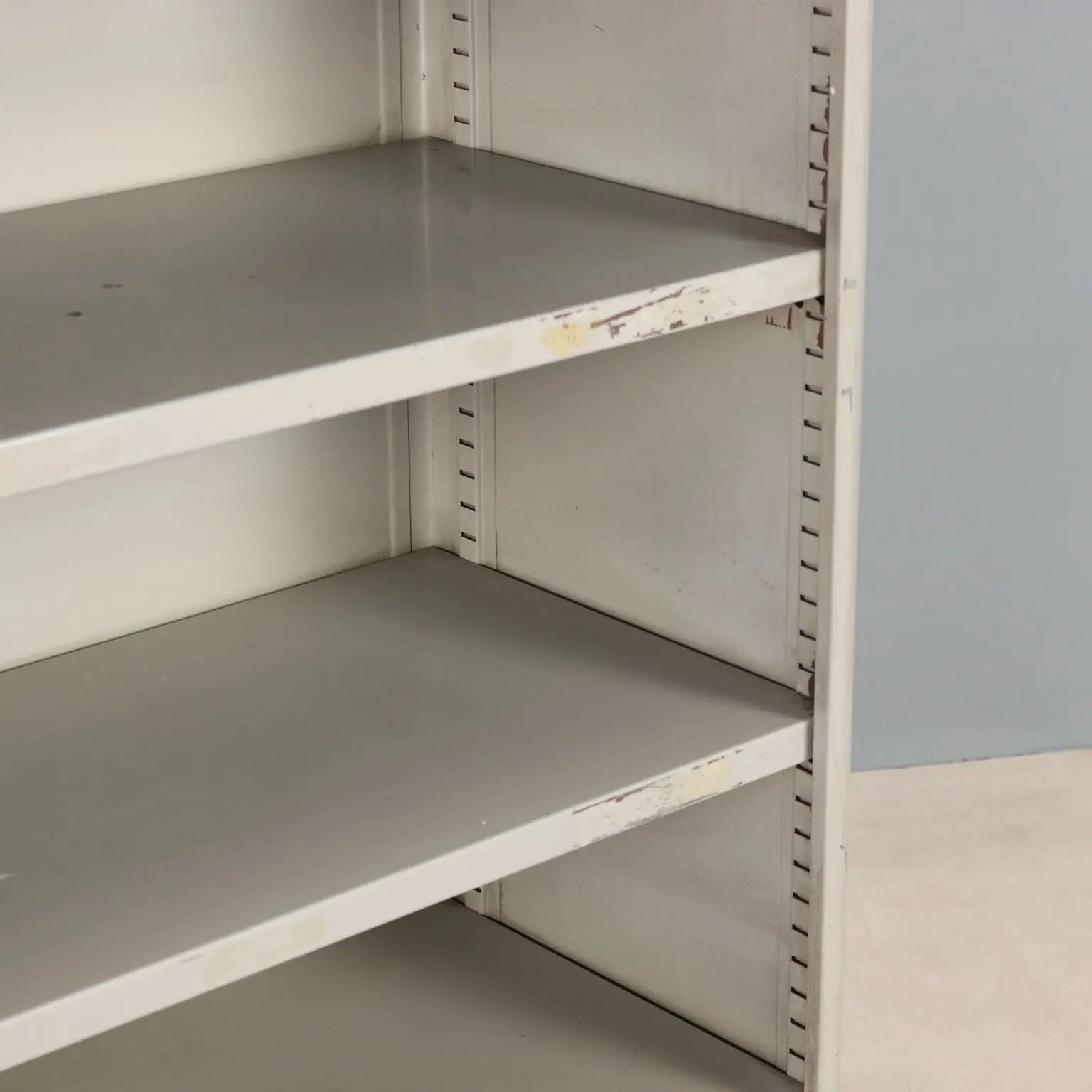 1960s Enameled Metal Bookcase - Mid-Century Modern