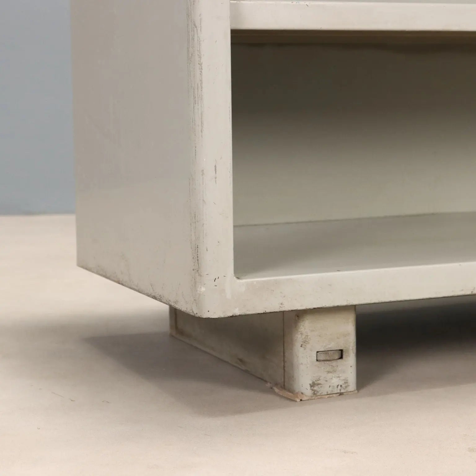 1960s Enameled Metal Bookcase - Mid-Century Modern