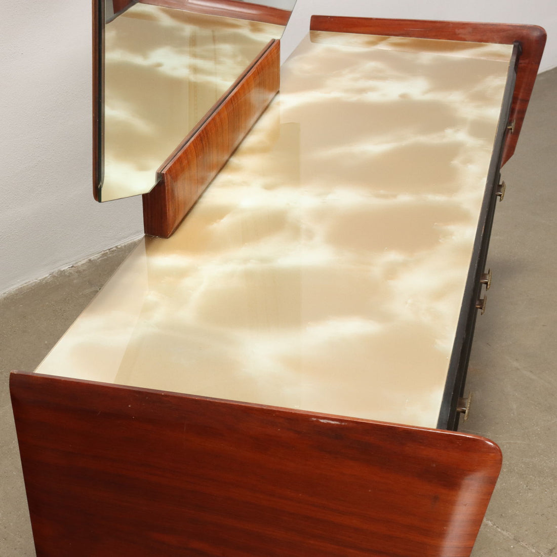  | Modernism  Furnitures