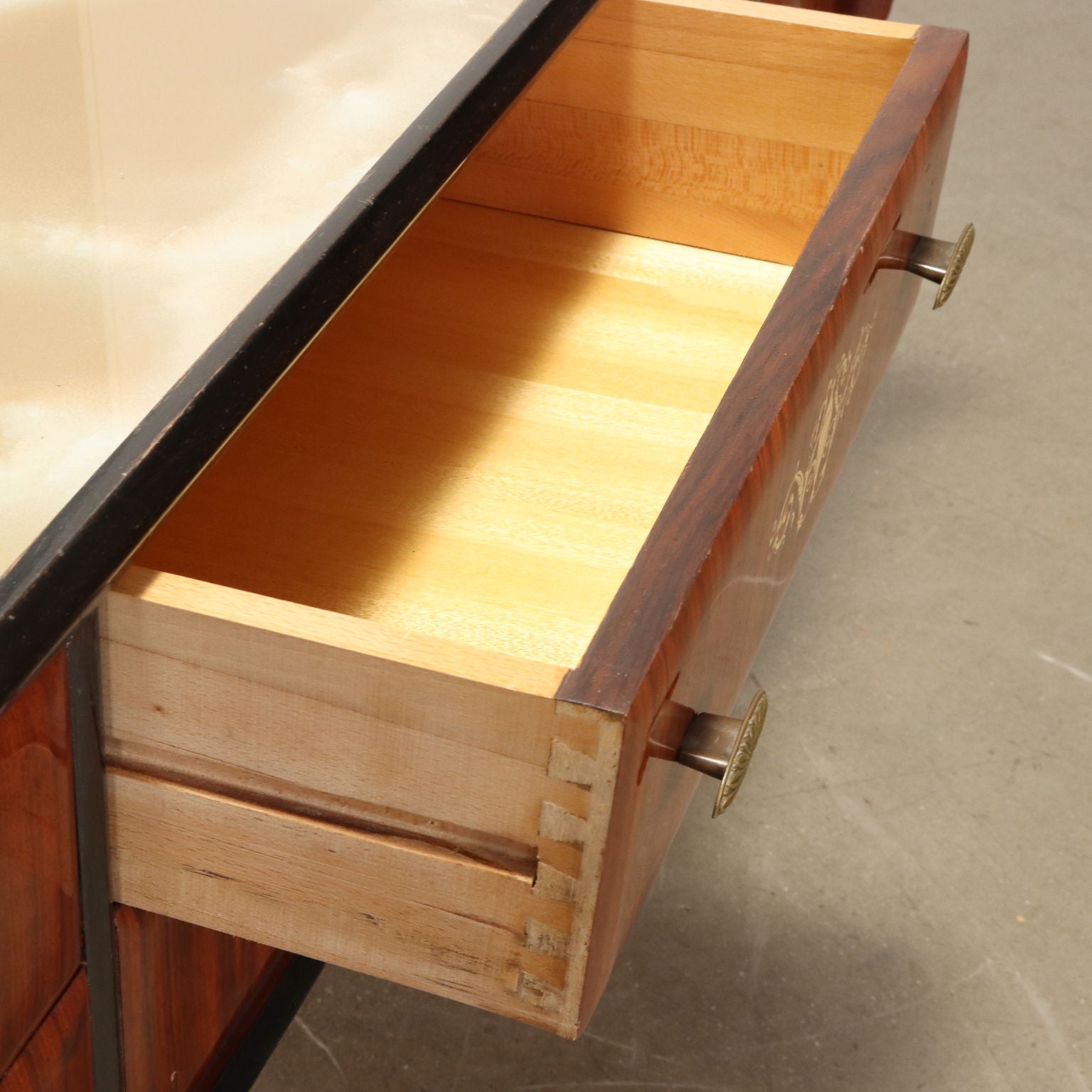  | Modernism  Furnitures