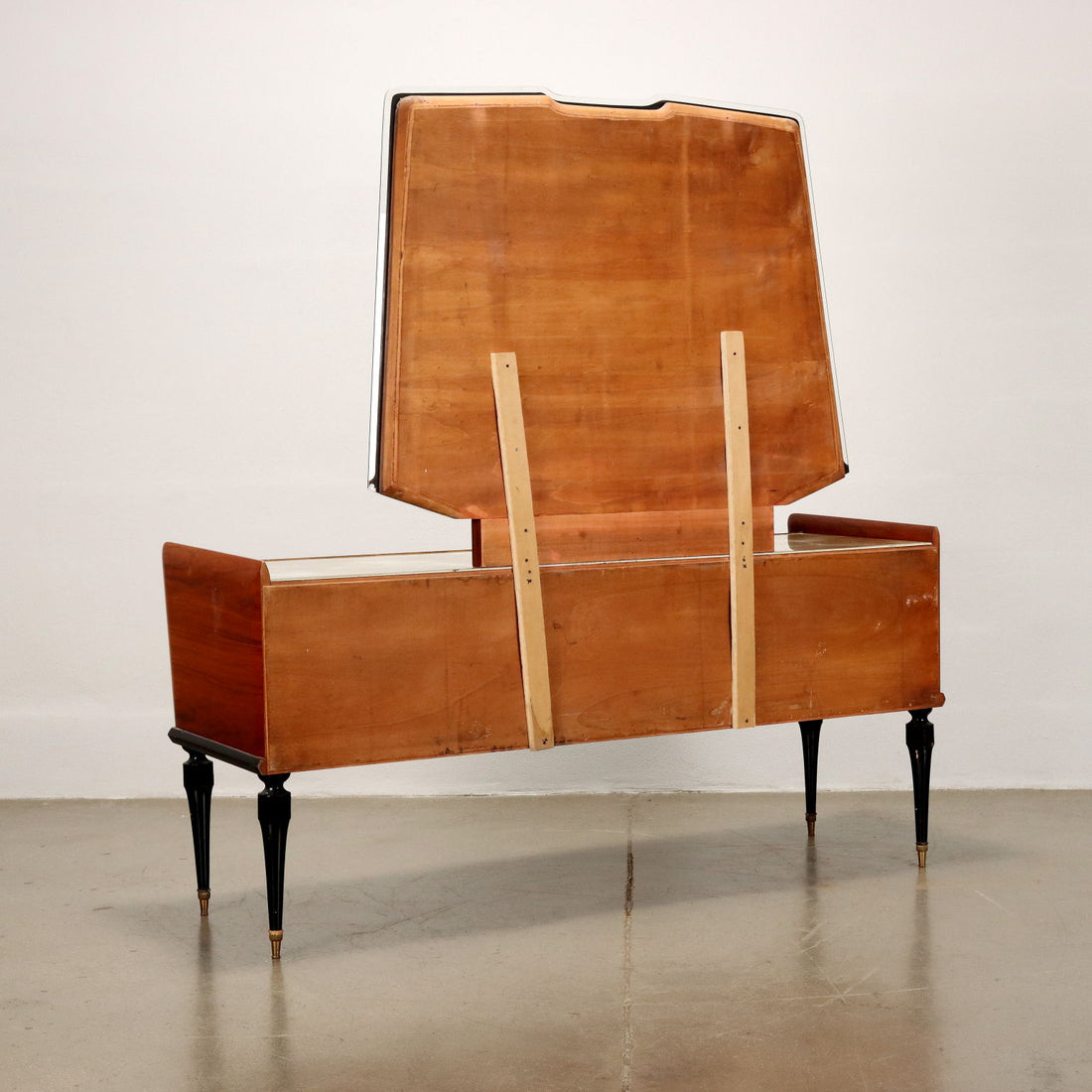  | Modernism  Furnitures