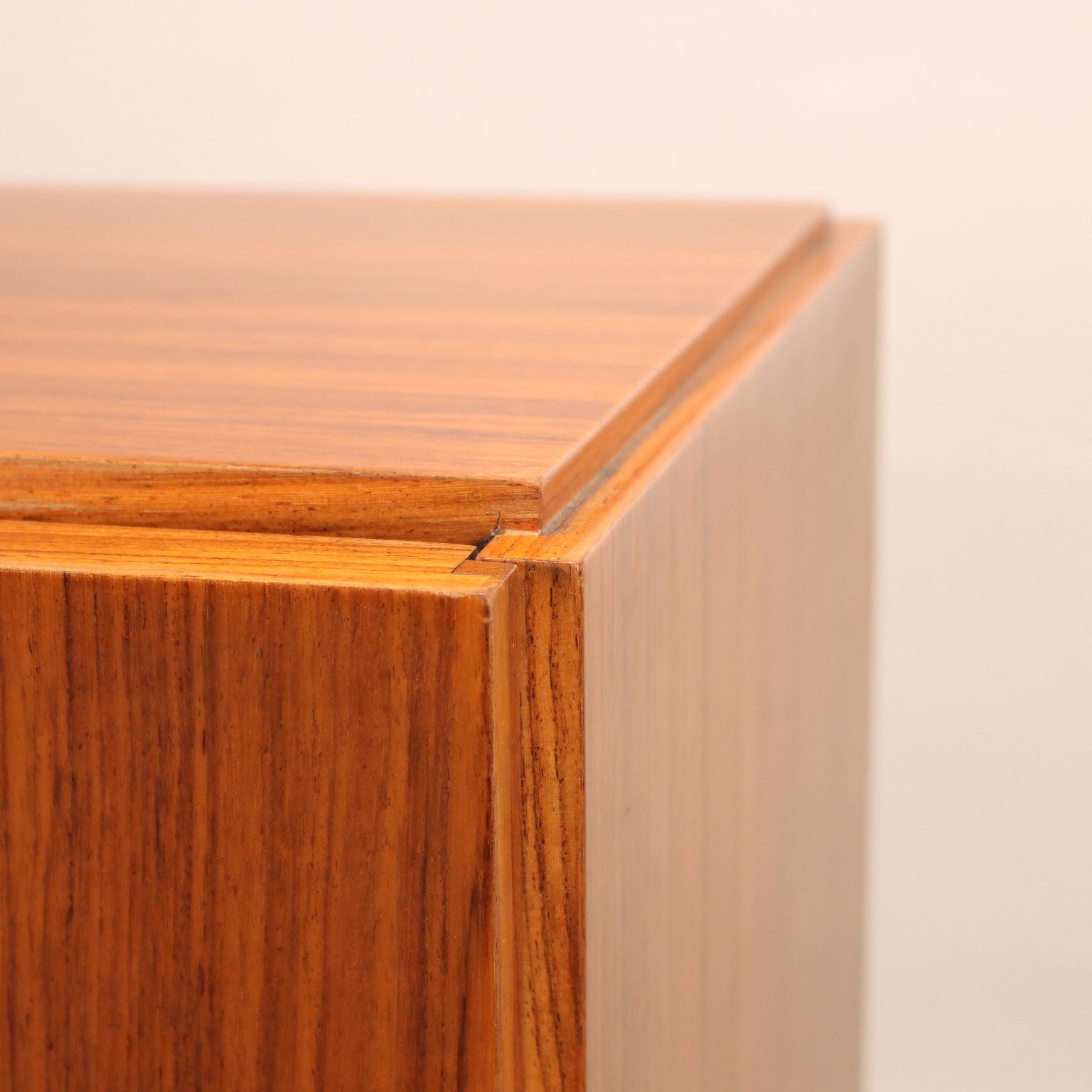  | Modernism  Furnitures