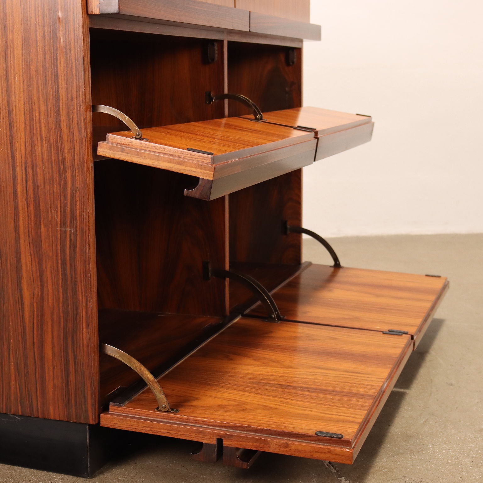  | Modernism  Furnitures