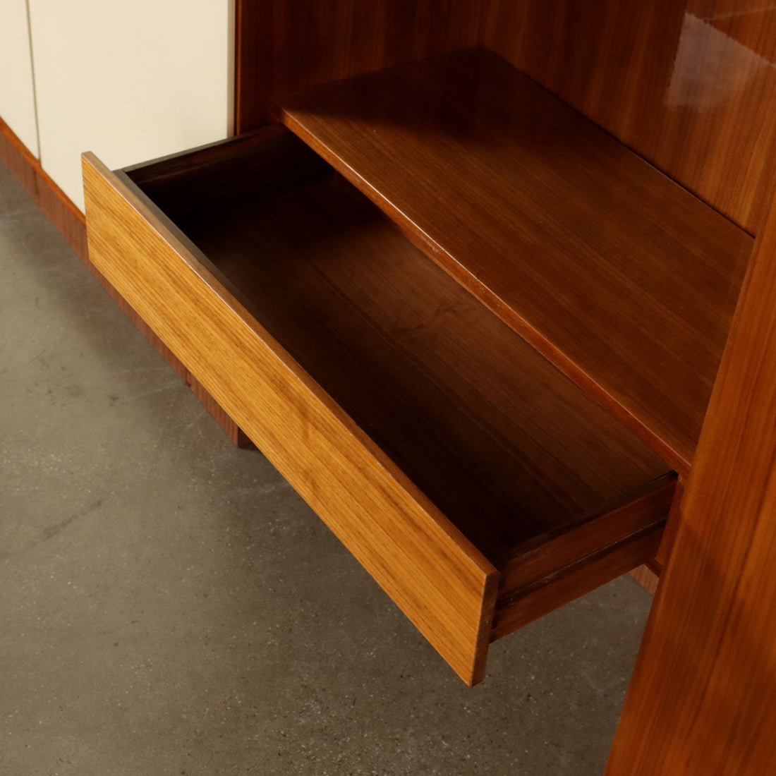  | Modernism  Furnitures