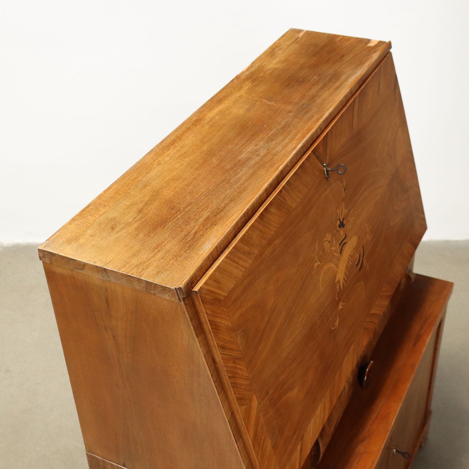  | Modernism  Furnitures