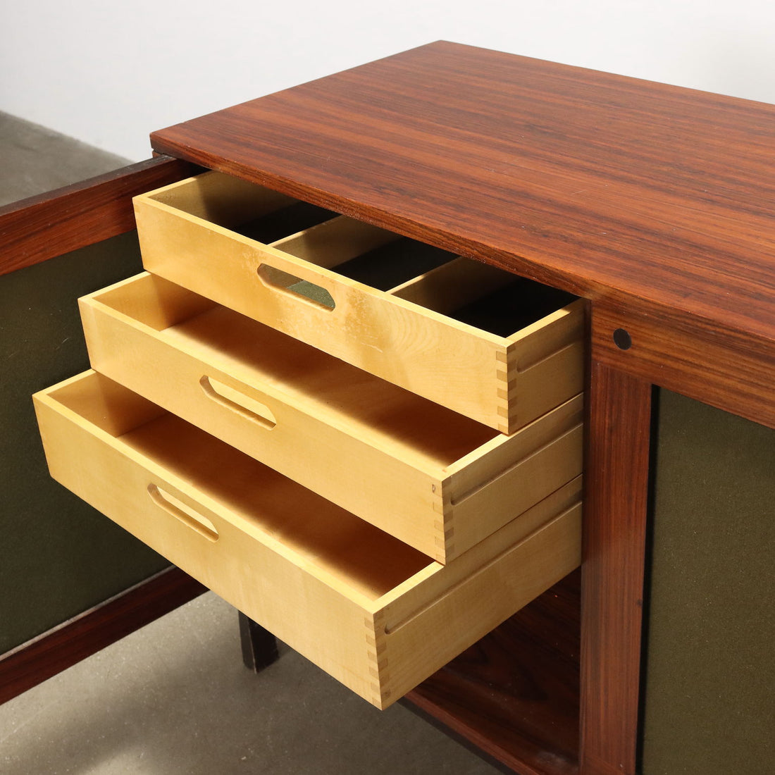  | Modernism  Furnitures