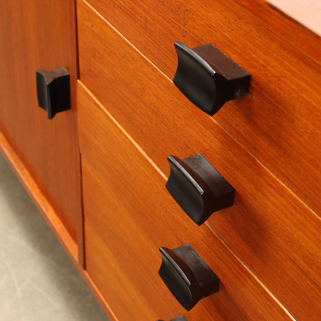  | Modernism  Furnitures