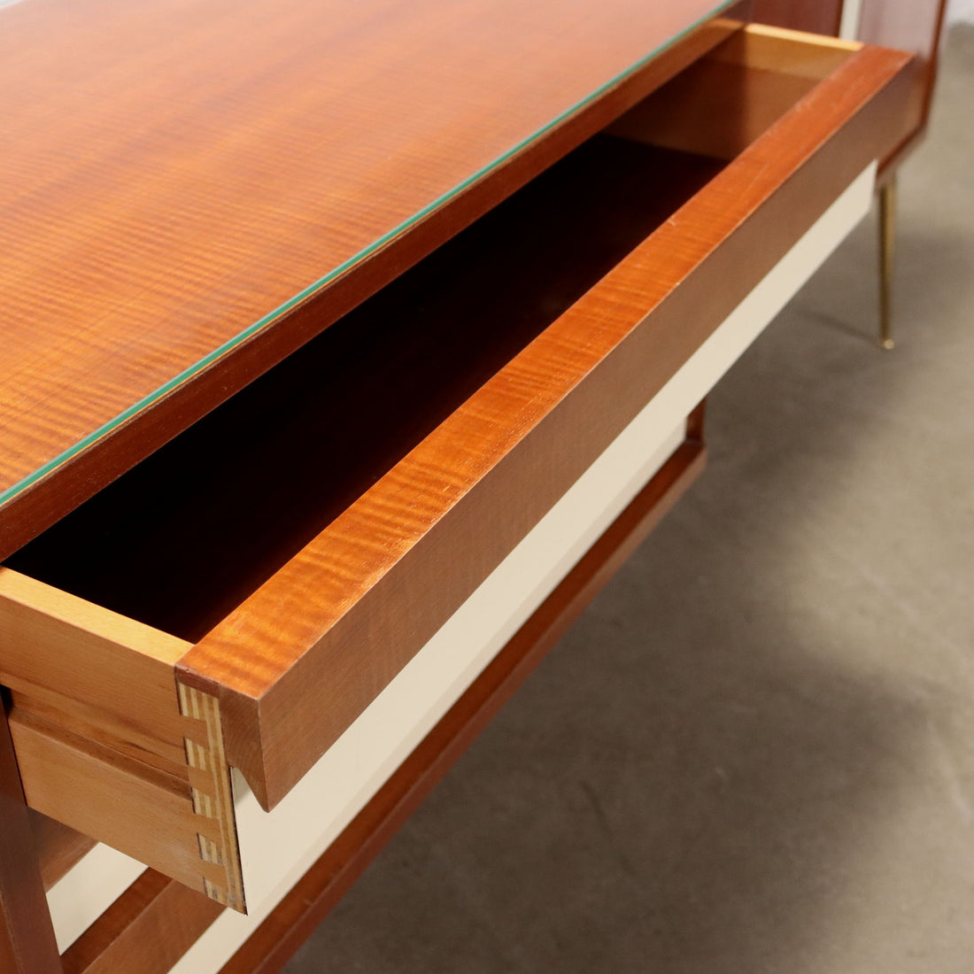  | Modernism  Furnitures