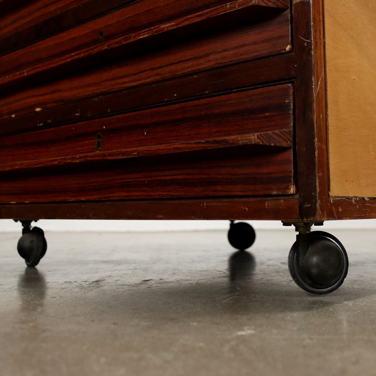  | Modernism  Furnitures