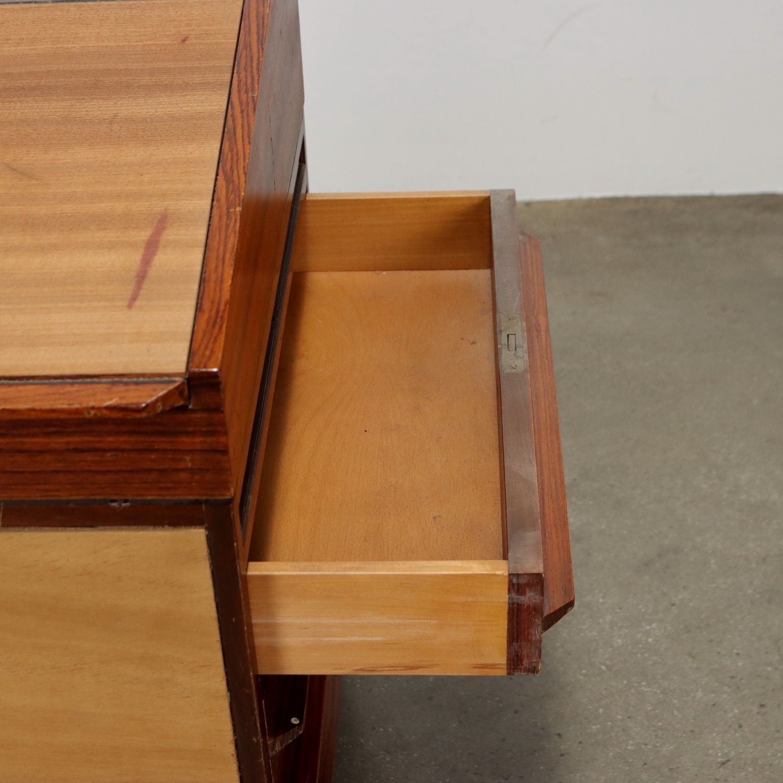  | Modernism  Furnitures