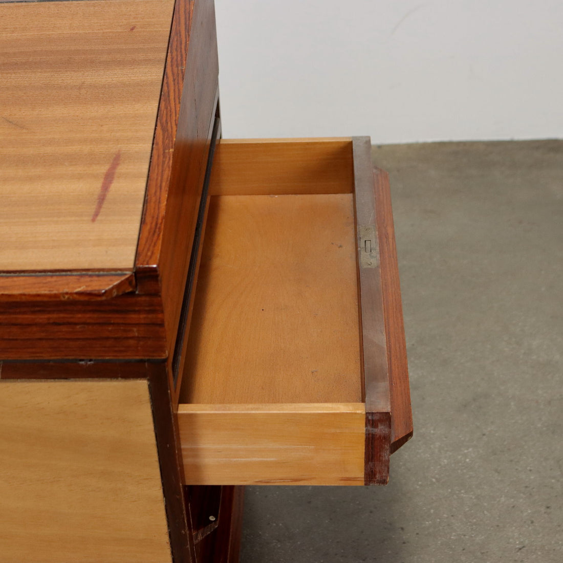  | Modernism  Furnitures