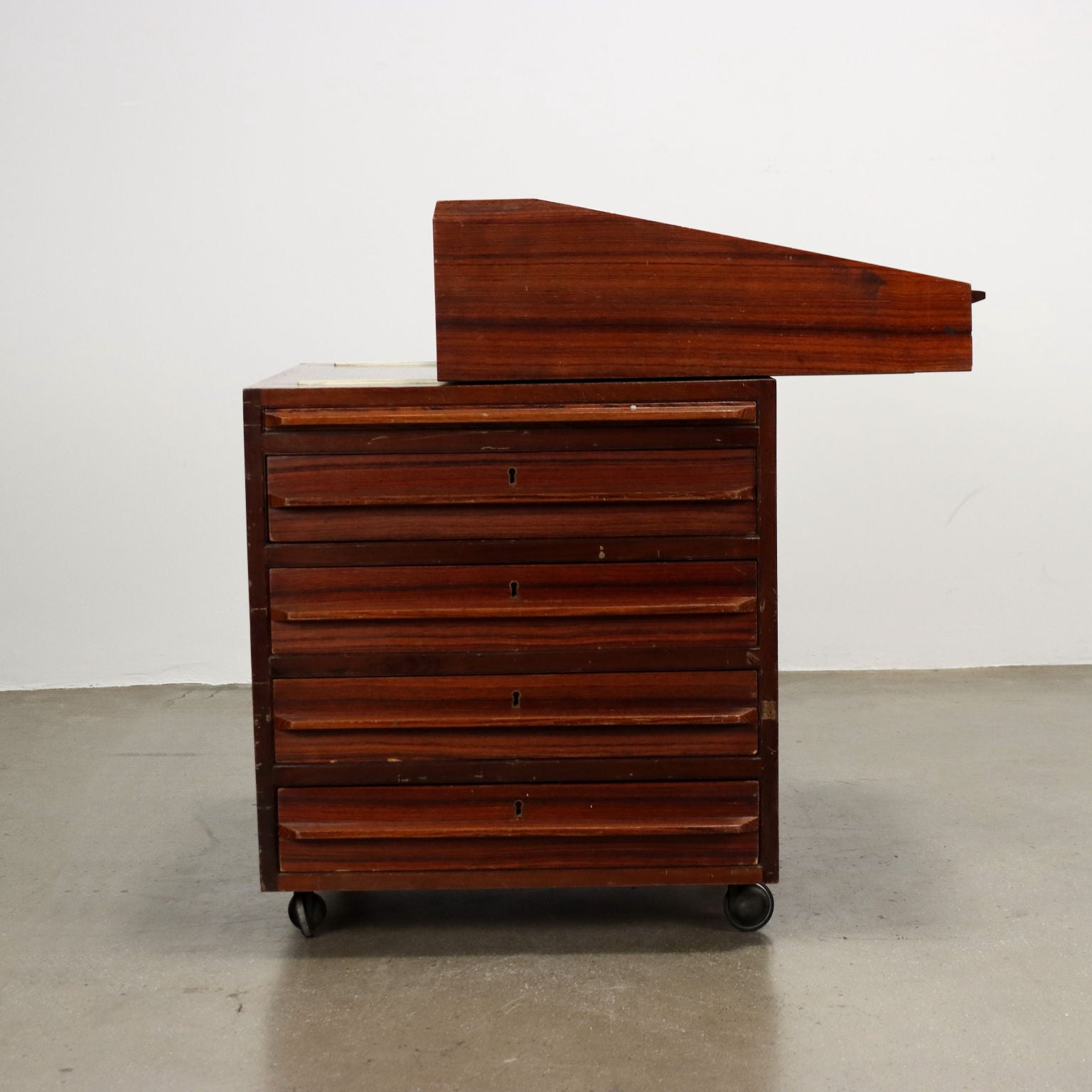  | Modernism  Furnitures