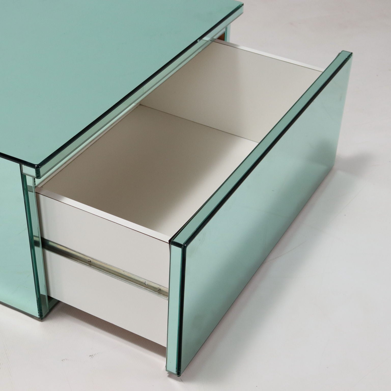  | Modernism  Furnitures