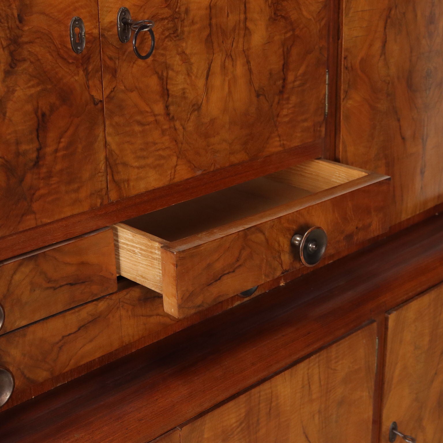 Vintage Deco Cupboard Walnut Burl Veneer Drawers Italy 1940s - Italy | Modernism  Furnitures