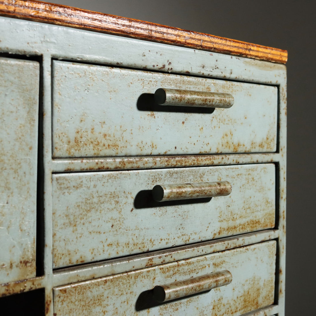  | Modernism  Furnitures