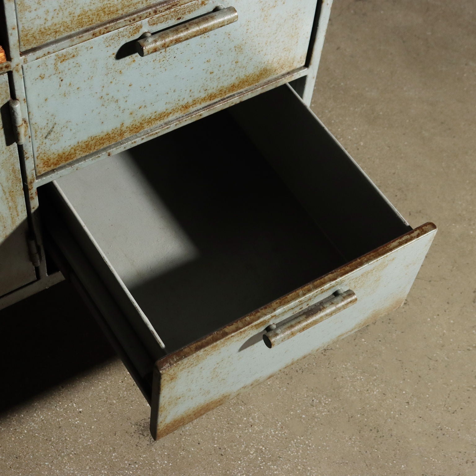  | Modernism  Furnitures