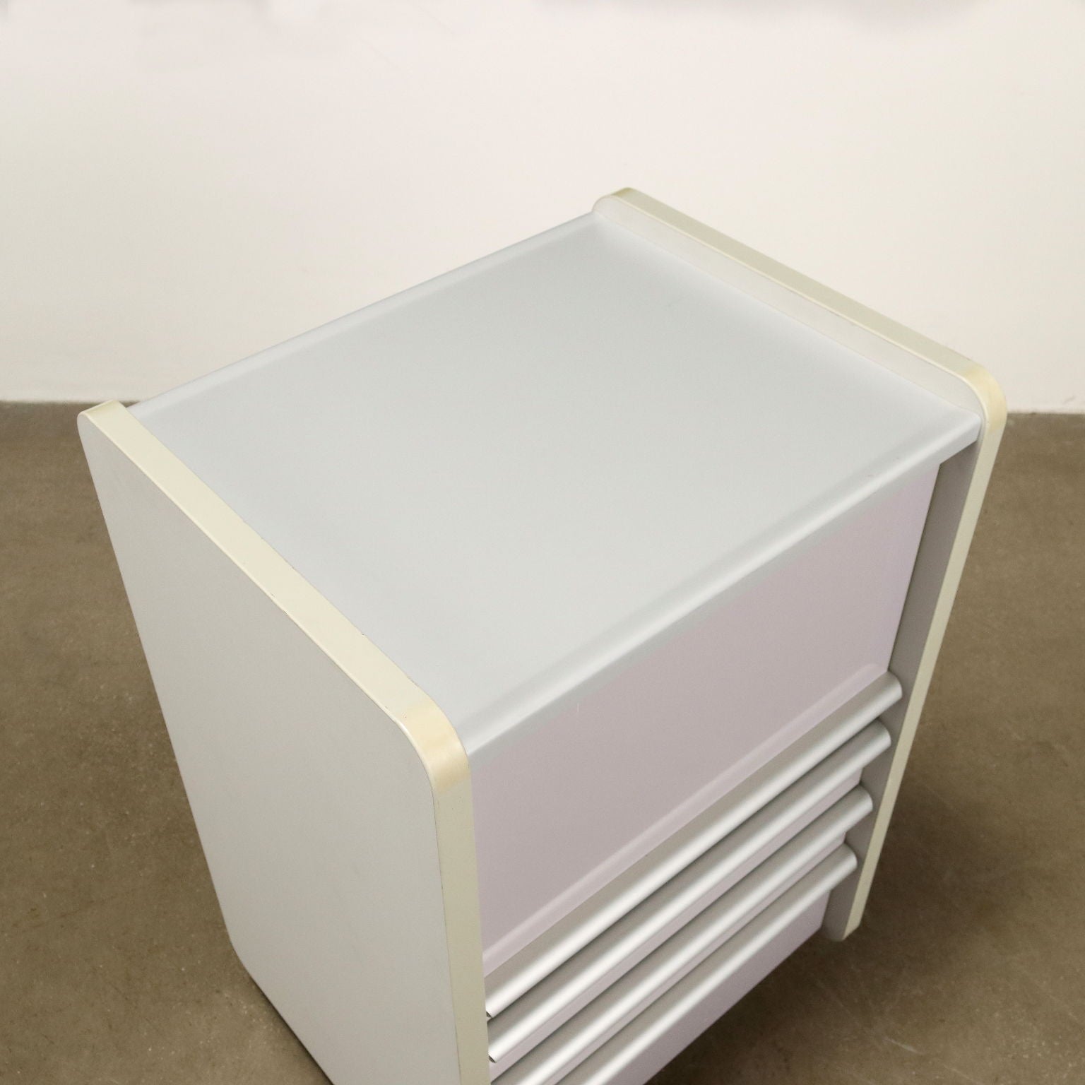  | Modernism  Furnitures