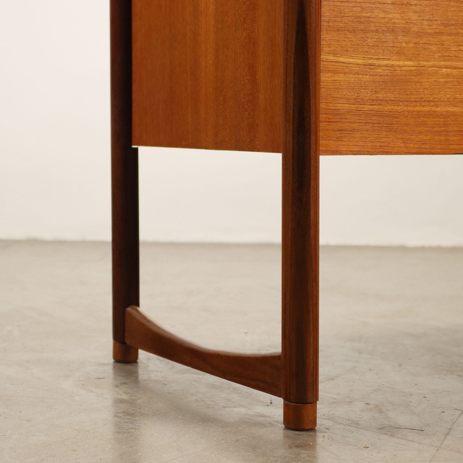  | Modernism  Furnitures