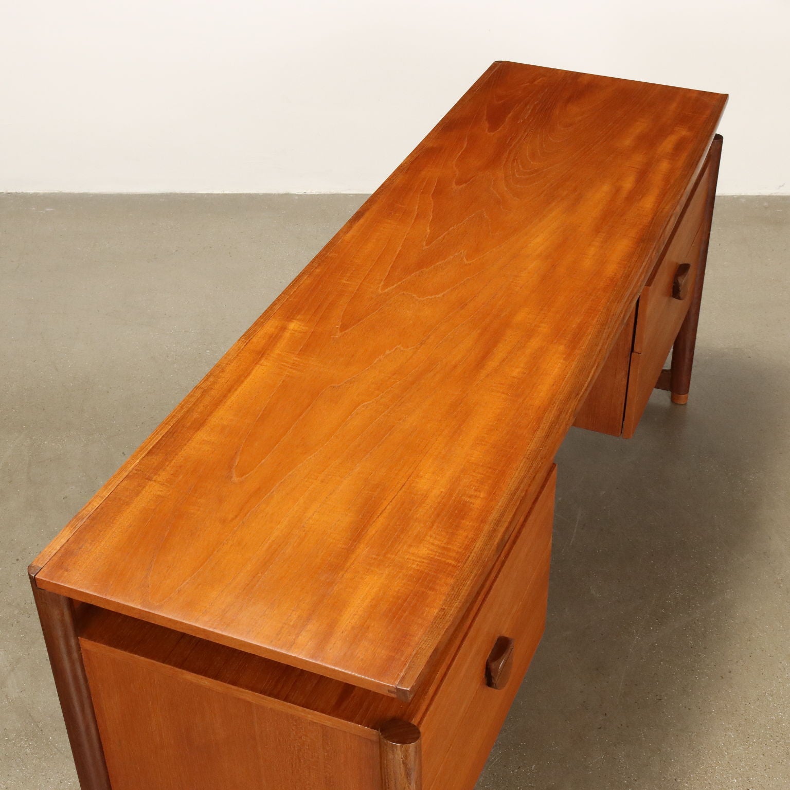  | Modernism  Furnitures