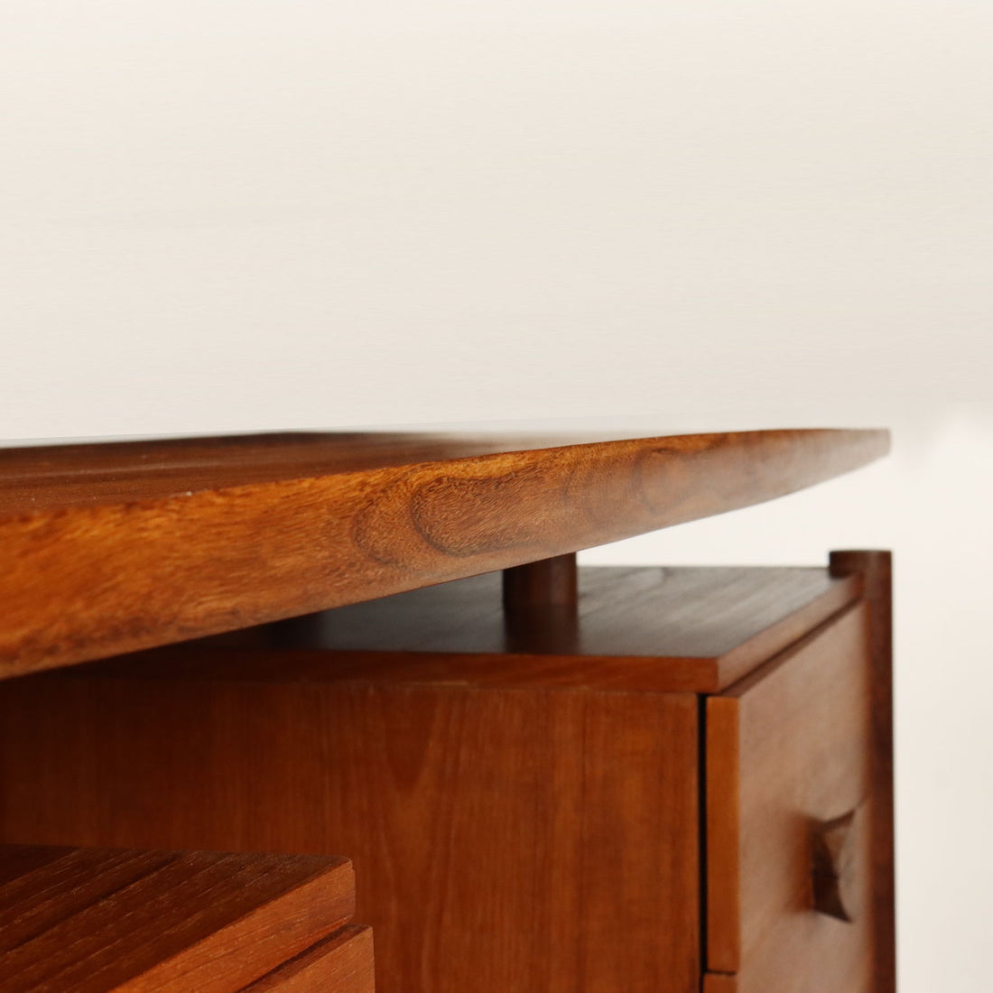  | Modernism  Furnitures