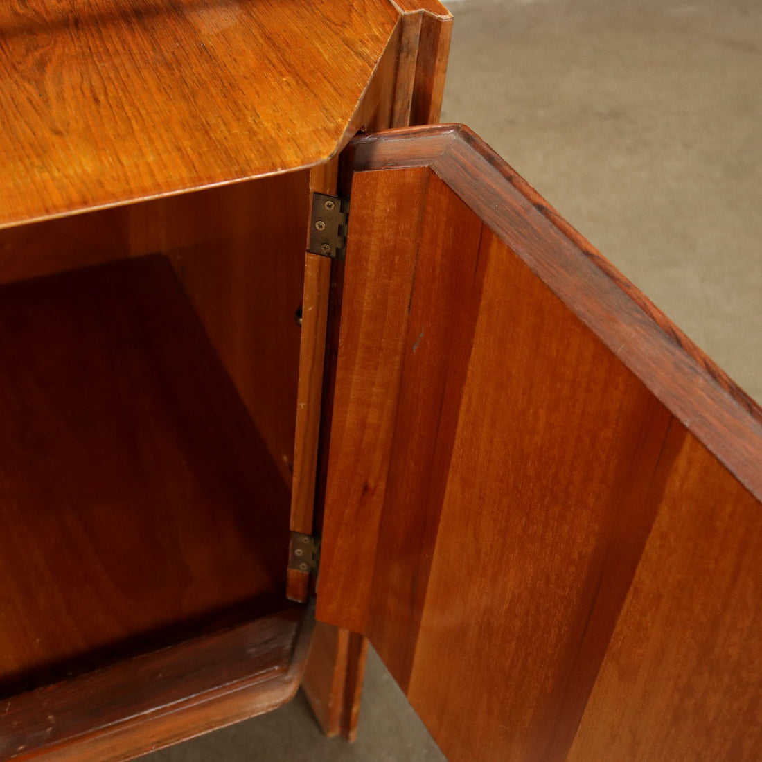  | Modernism  Furnitures