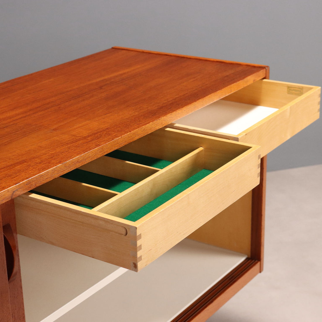  | Modernism  Furnitures