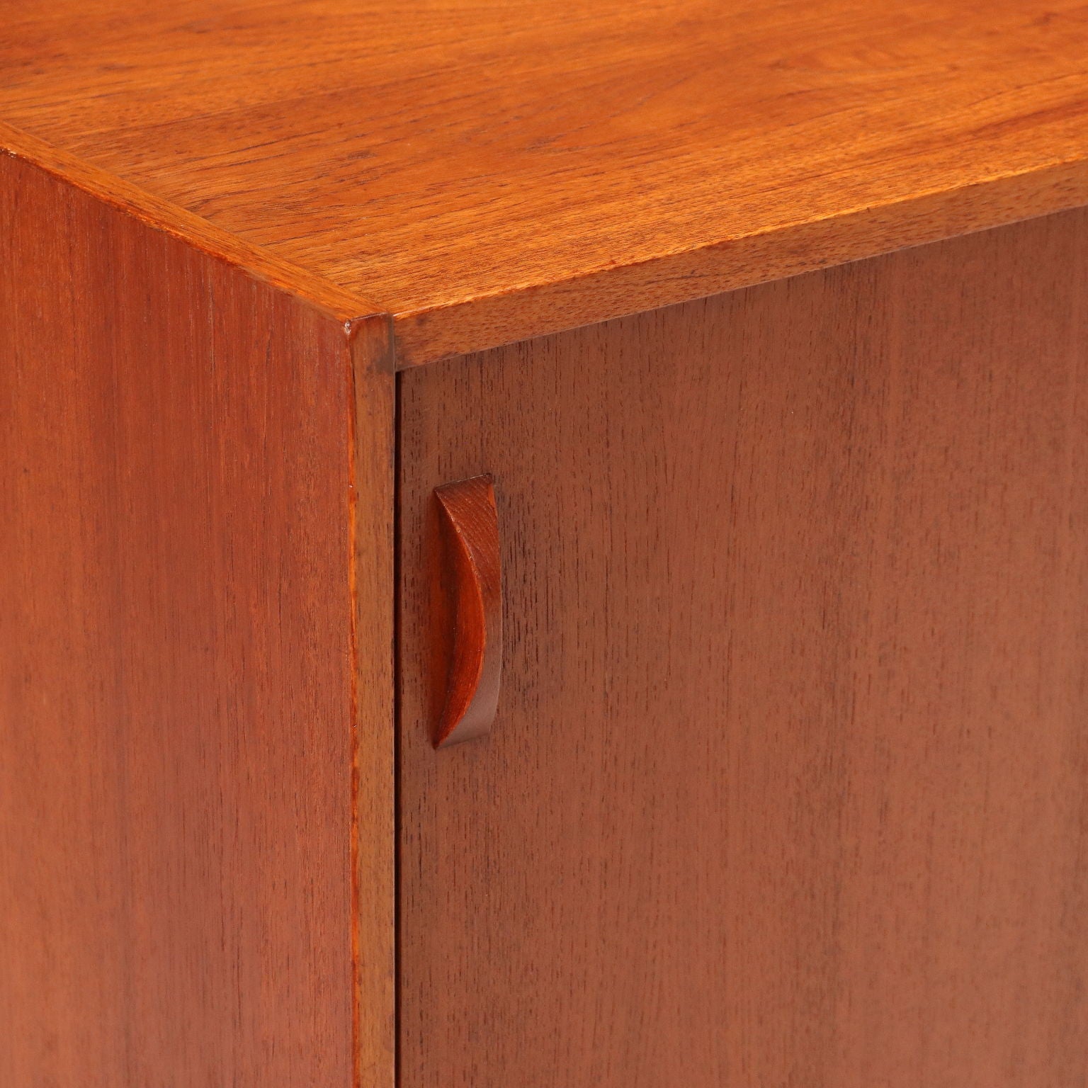  | Modernism  Furnitures