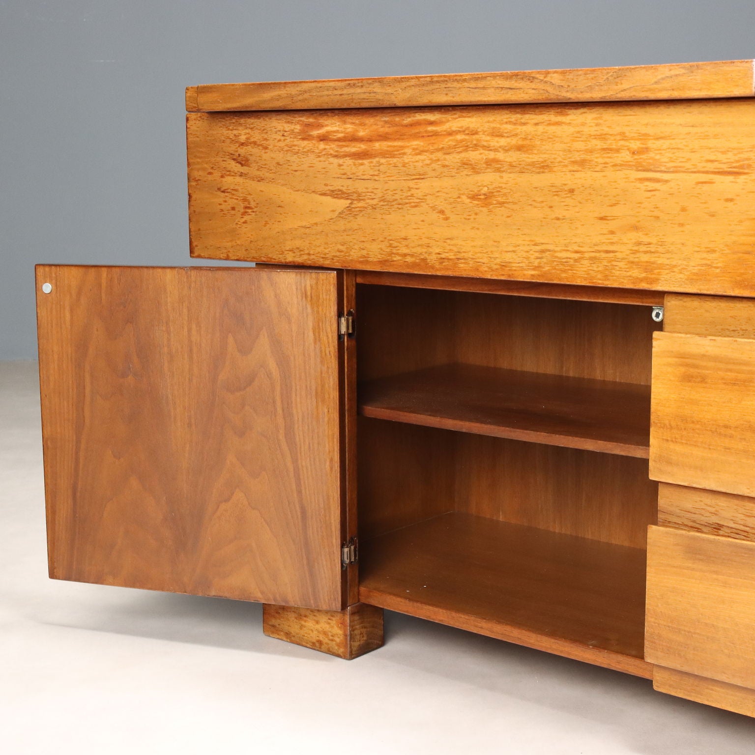  | Modernism  Furnitures
