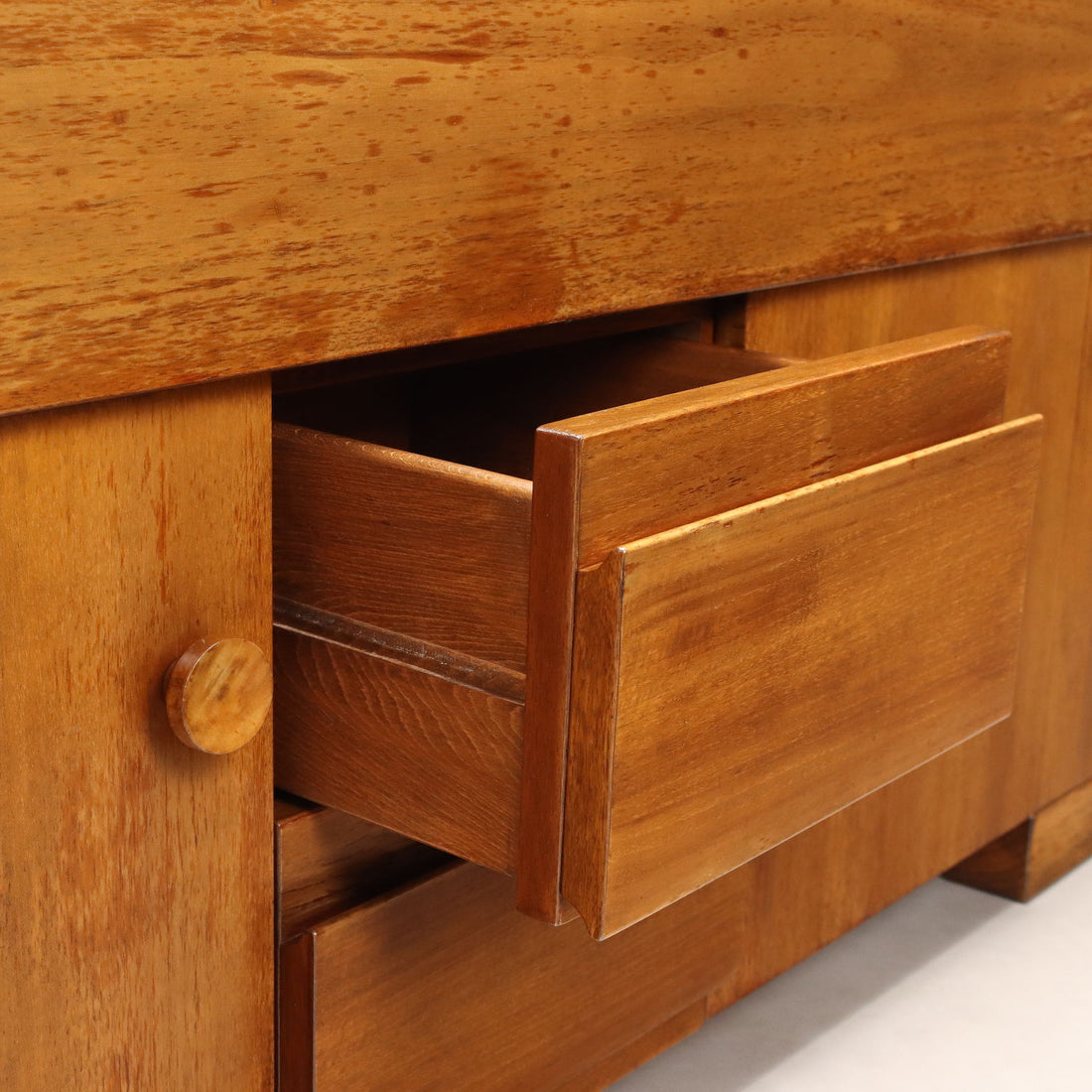  | Modernism  Furnitures