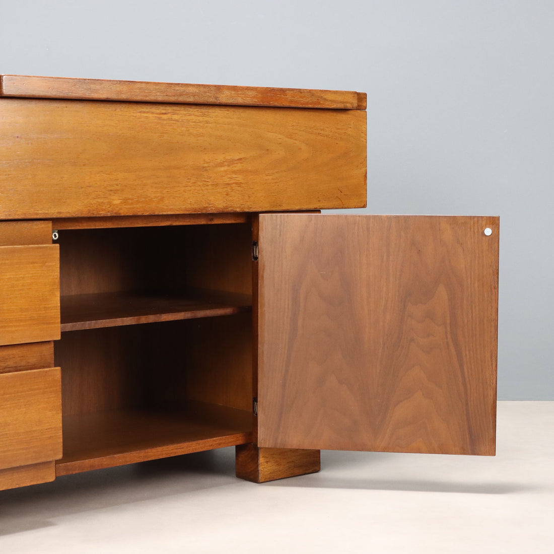  | Modernism  Furnitures