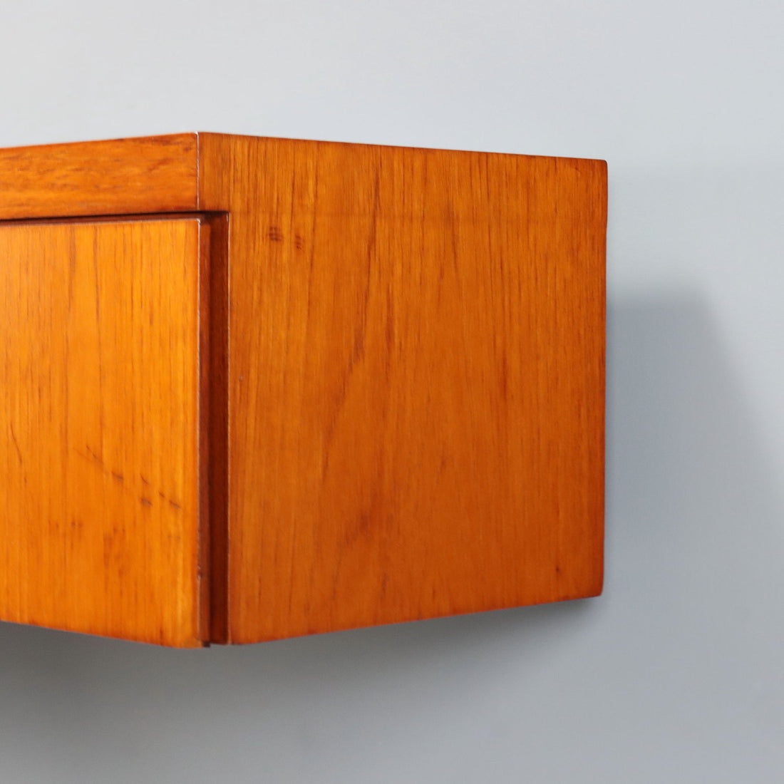  | Modernism  Furnitures