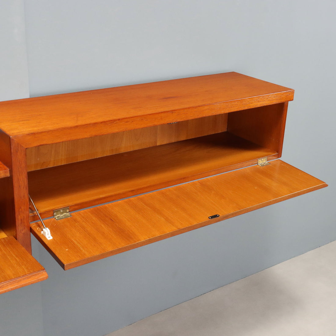  | Modernism  Furnitures