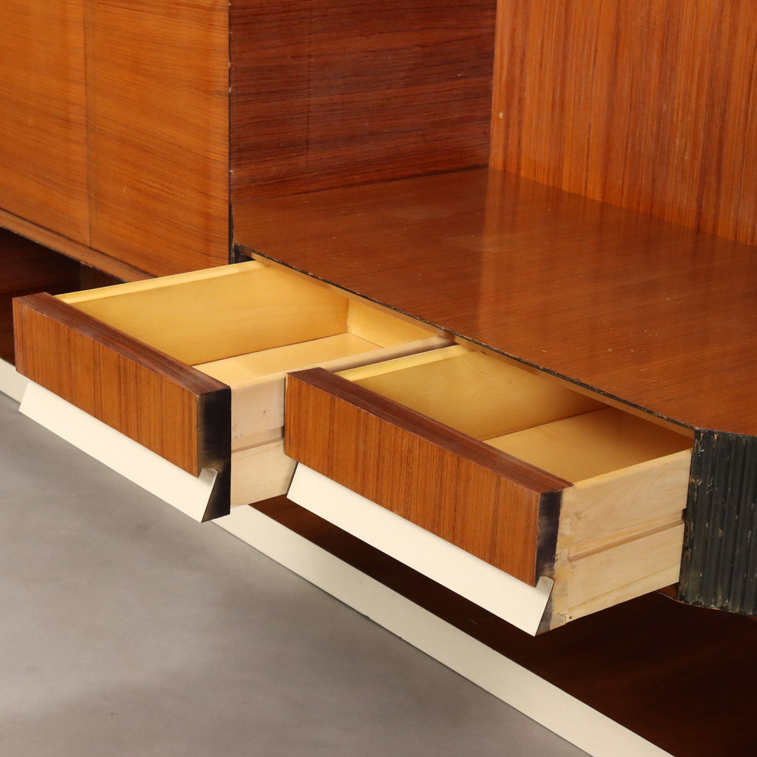 | Modernism  Furnitures