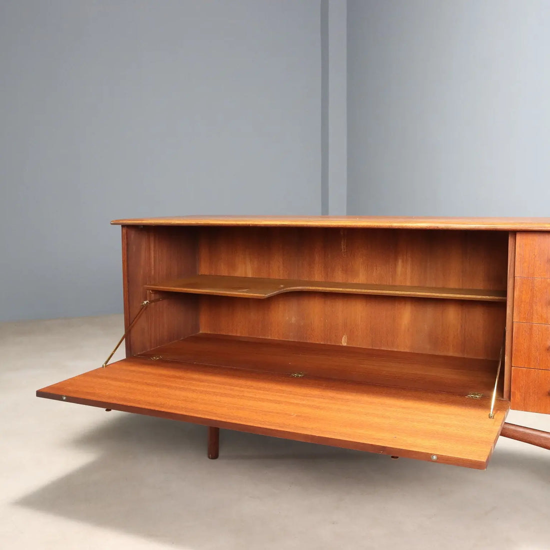 Vintage Sideboard Teak Veneer Design Italy 1960s - To be Restored | Modernism | Furnitures