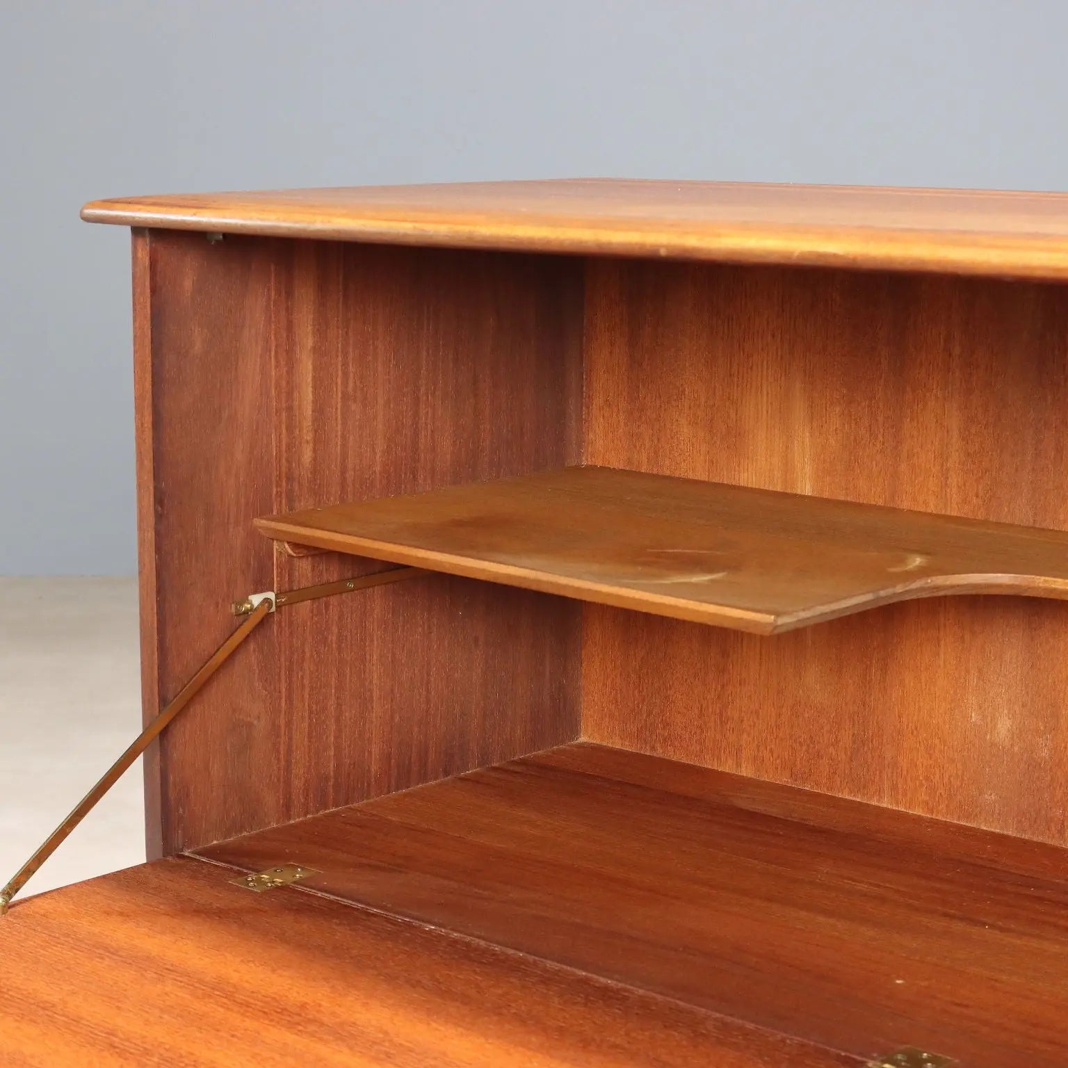 Vintage Sideboard Teak Veneer Design Italy 1960s - To be Restored | Modernism | Furnitures